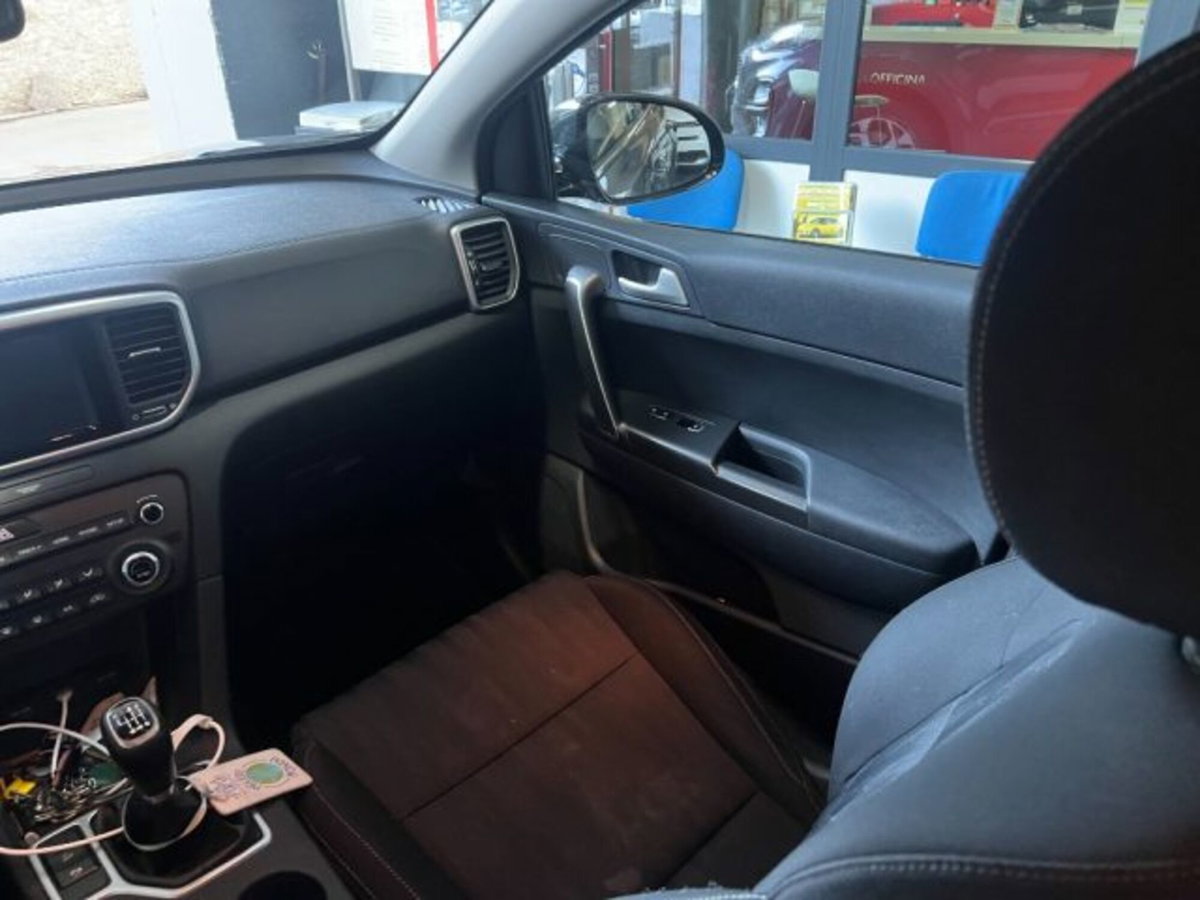 Kia Sportage 1.6 CRDI 115 CV 2WD Style (9)