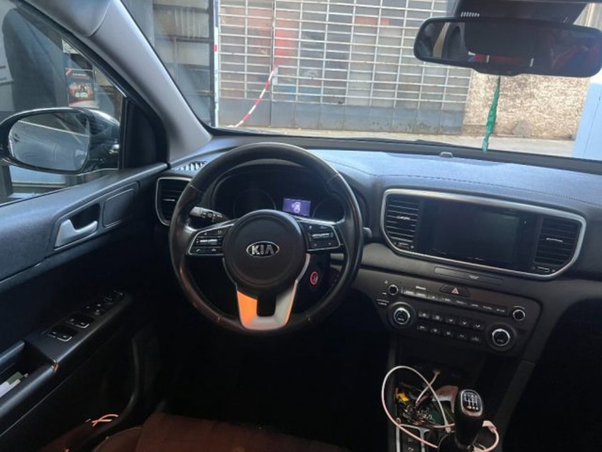Kia Sportage 1.6 CRDI 115 CV 2WD Style (10)