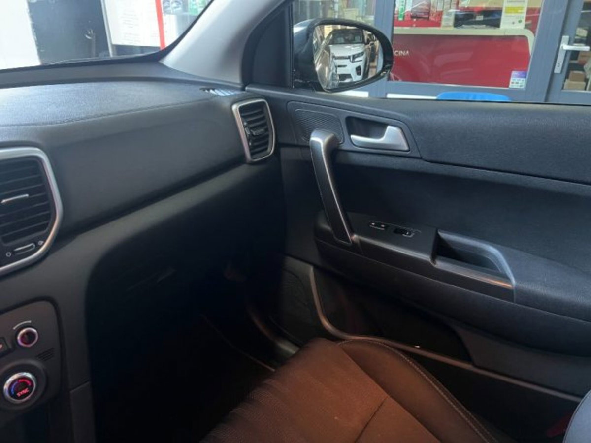 Kia Sportage 1.6 CRDI 115 CV 2WD Style (18)