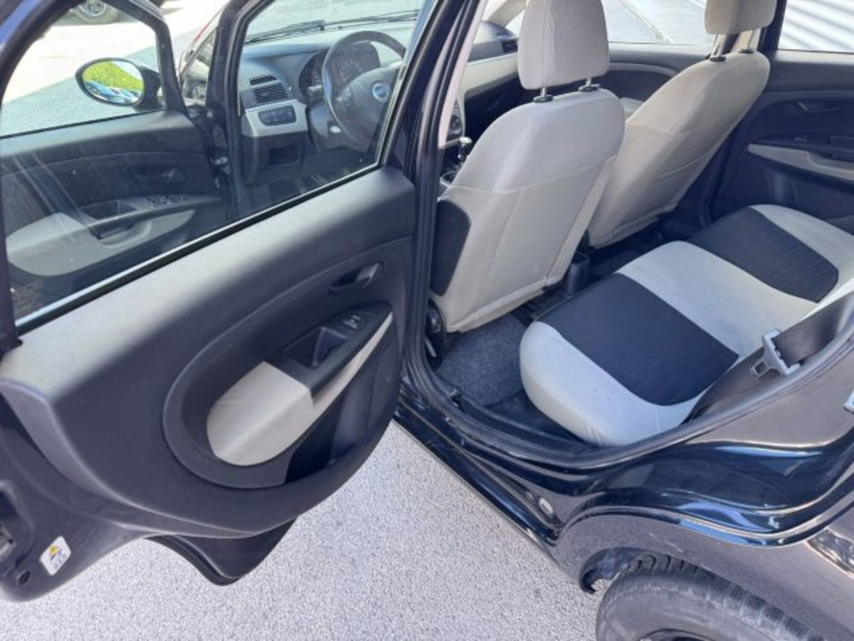 Fiat Grande Punto 1.3 MJT 90 CV 5 porte Dynamic (16)