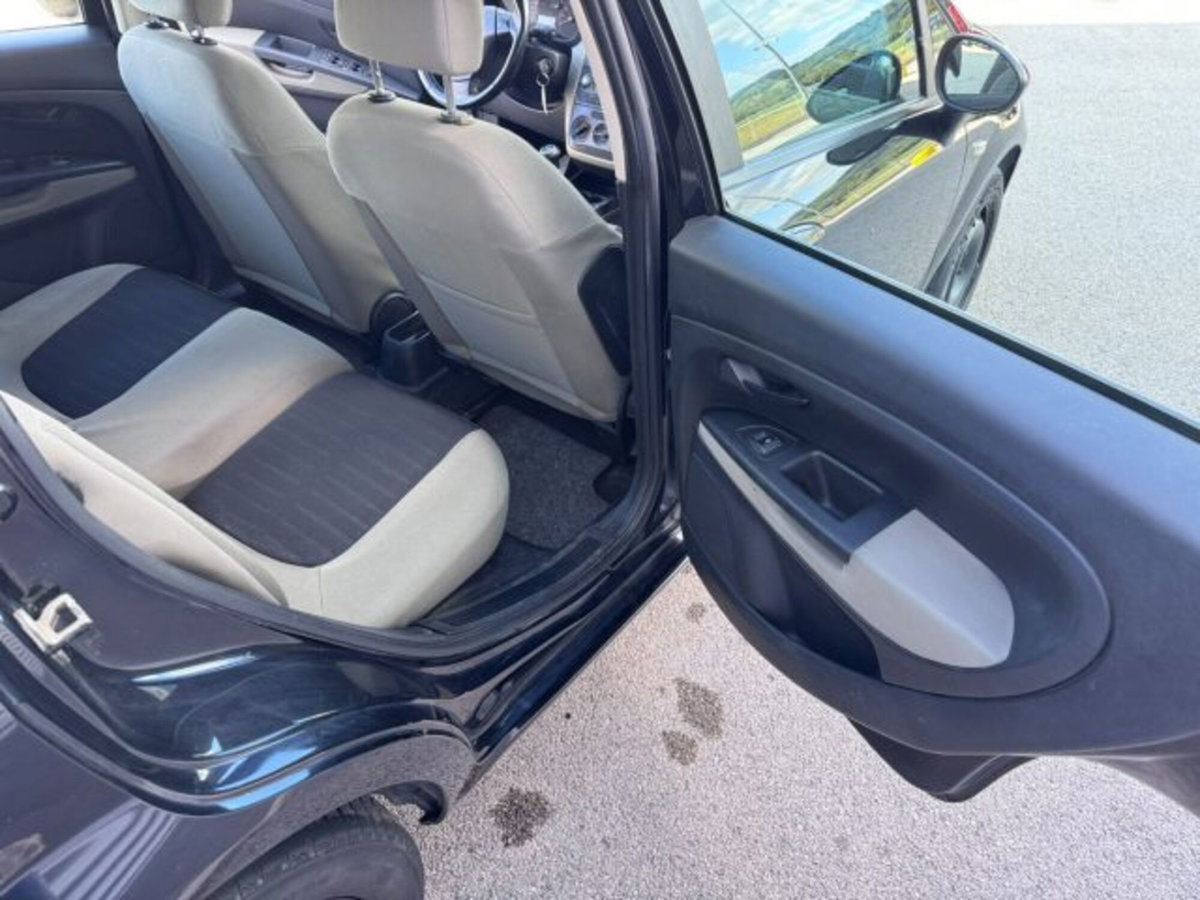Fiat Grande Punto 1.3 MJT 90 CV 5 porte Dynamic (18)