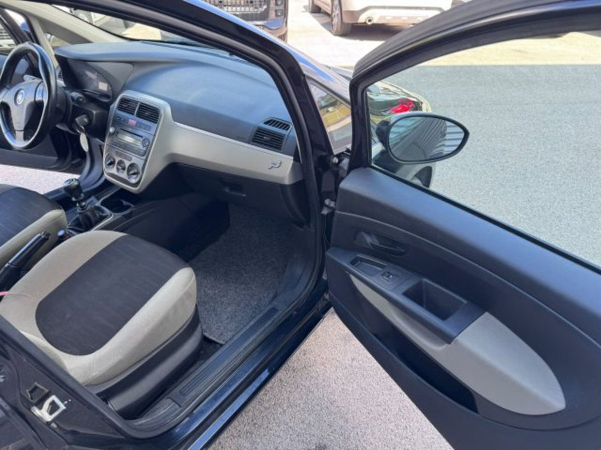Fiat Grande Punto 1.3 MJT 90 CV 5 porte Dynamic (20)