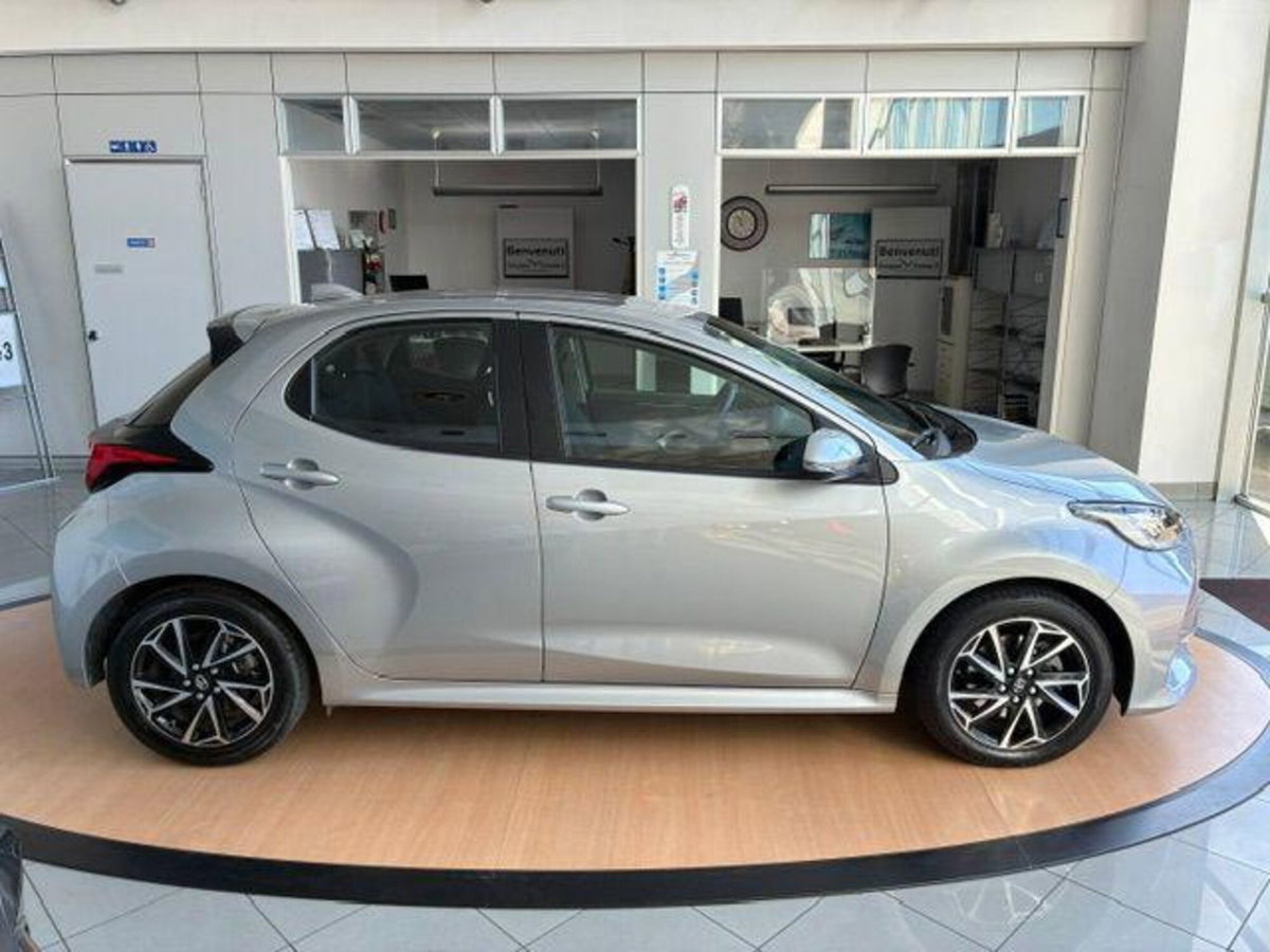 Toyota Yaris Cross 1.5 Hybrid 5p. E-CVT Trend (2)