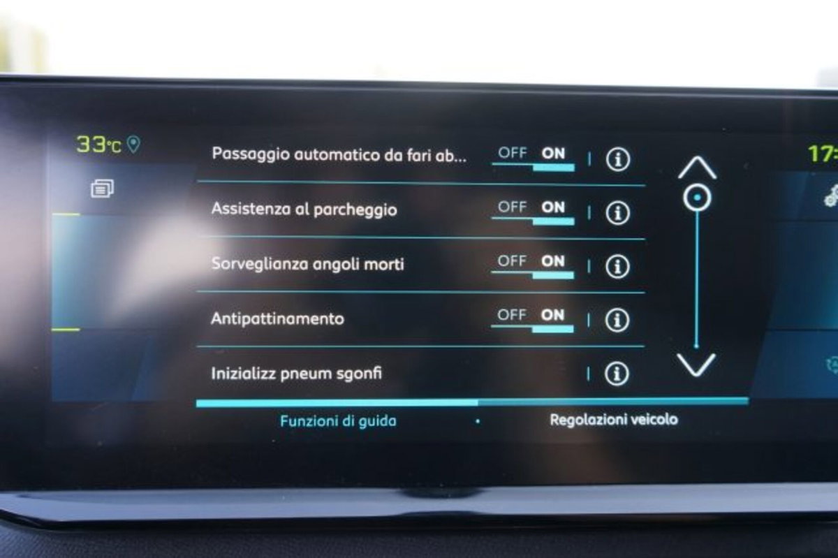Peugeot 3008 Hybrid4 300 e-EAT8 GT (10)