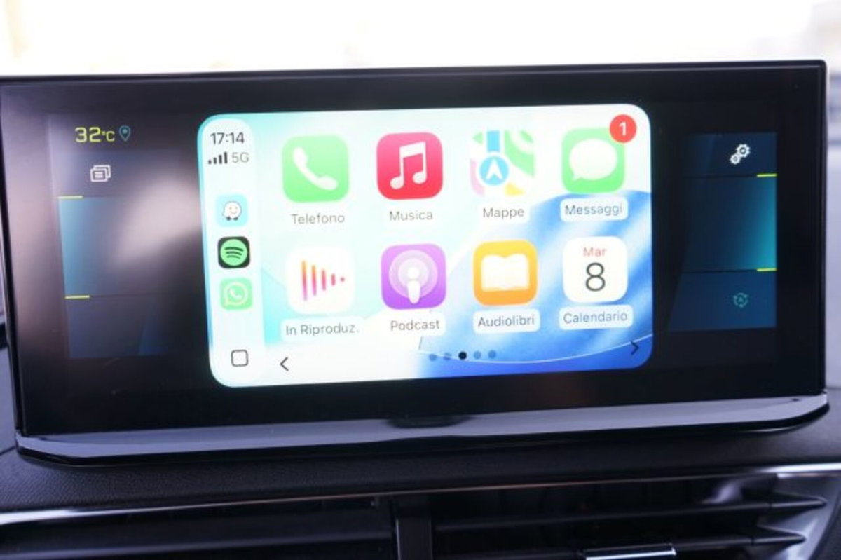Peugeot 3008 Hybrid4 300 e-EAT8 GT (12)