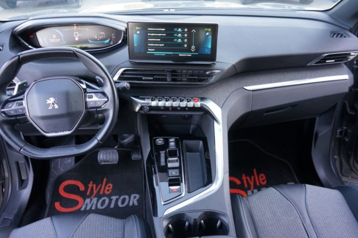 Peugeot 3008 Hybrid4 300 e-EAT8 GT (13)