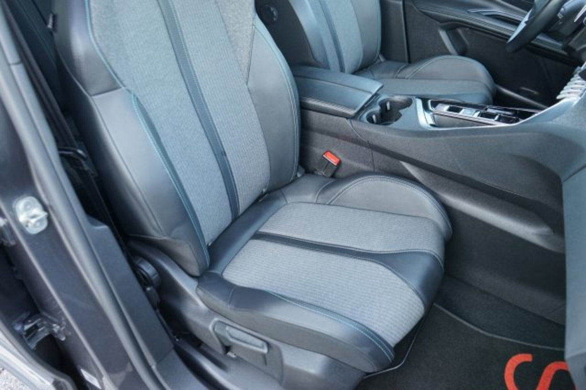 Peugeot 3008 Hybrid4 300 e-EAT8 GT (20)