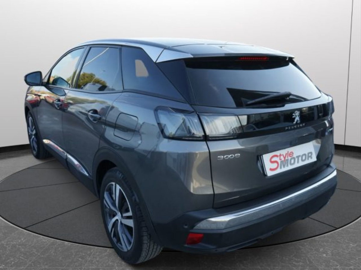 Peugeot 3008 Hybrid4 300 e-EAT8 GT (4)