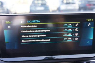 Peugeot 3008 Hybrid4 300 e-EAT8 GT (8)