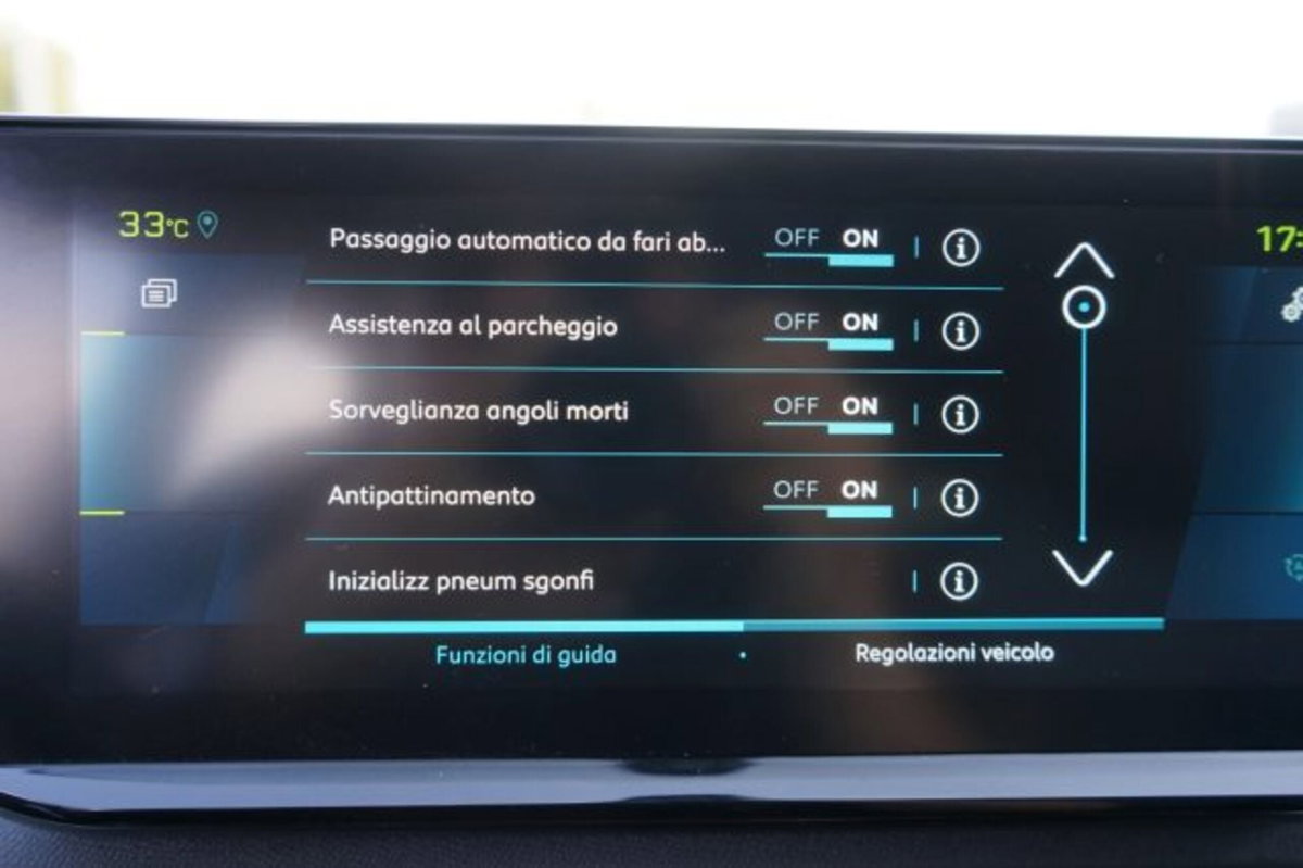 Peugeot 3008 Hybrid4 300 e-EAT8 GT (10)