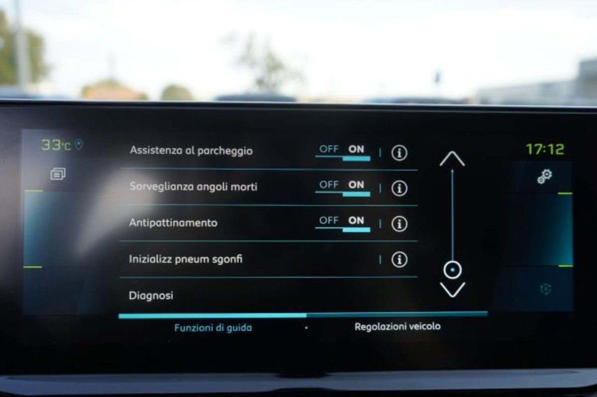 Peugeot 3008 Hybrid4 300 e-EAT8 GT (11)