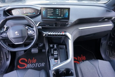 Peugeot 3008 Hybrid4 300 e-EAT8 GT (13)