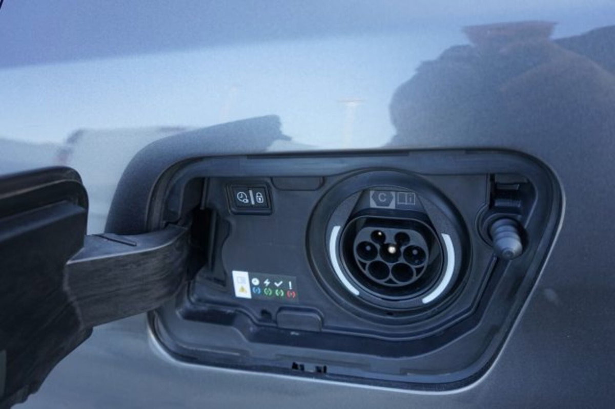 Peugeot 3008 Hybrid4 300 e-EAT8 GT (14)