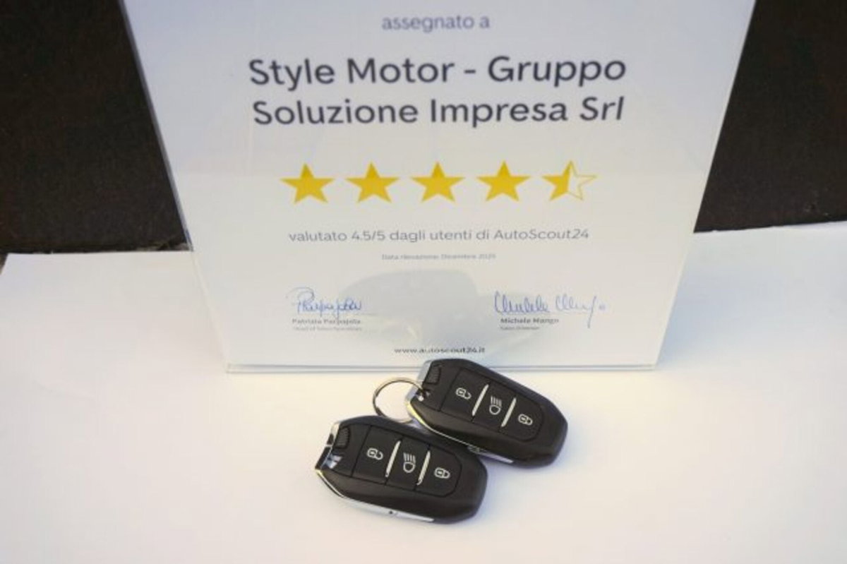Peugeot 3008 Hybrid4 300 e-EAT8 GT (15)