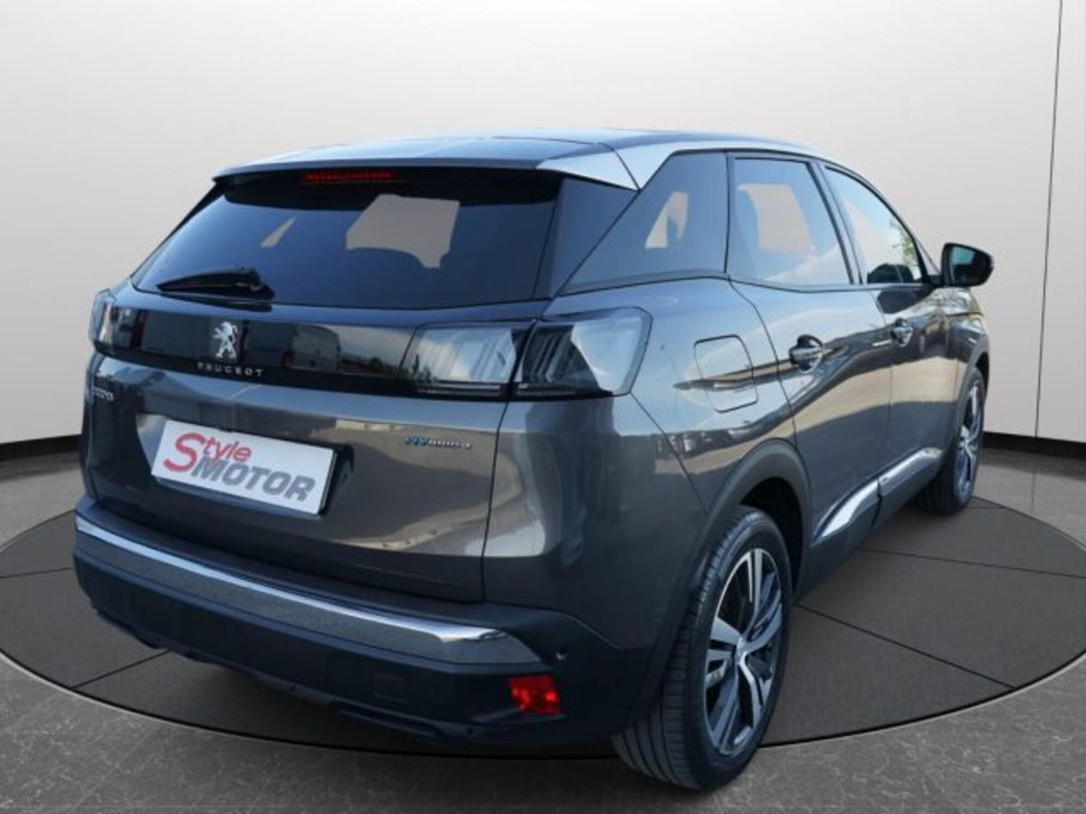 Peugeot 3008 Hybrid4 300 e-EAT8 GT (3)