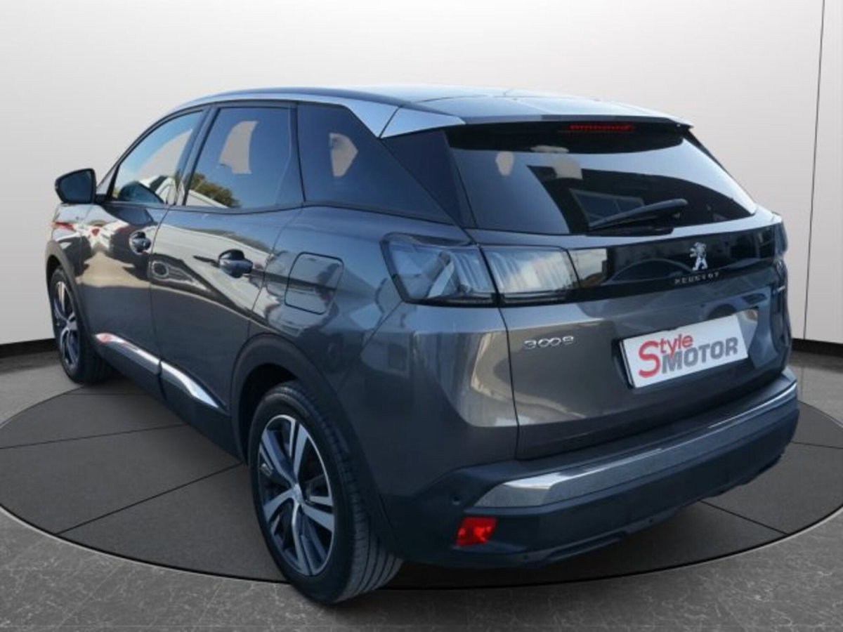 Peugeot 3008 Hybrid4 300 e-EAT8 GT (4)