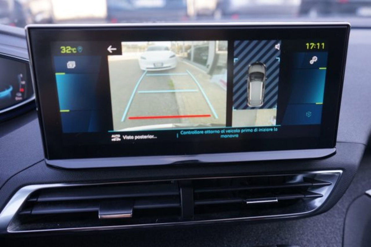 Peugeot 3008 Hybrid4 300 e-EAT8 GT (9)