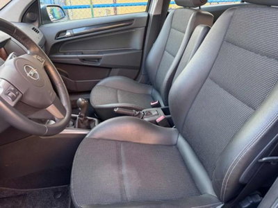 Opel Astra 1.6 16V Twinport 5 porte Cosmo (10)