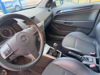 Opel Astra 1.6 16V Twinport 5 porte Cosmo (12)