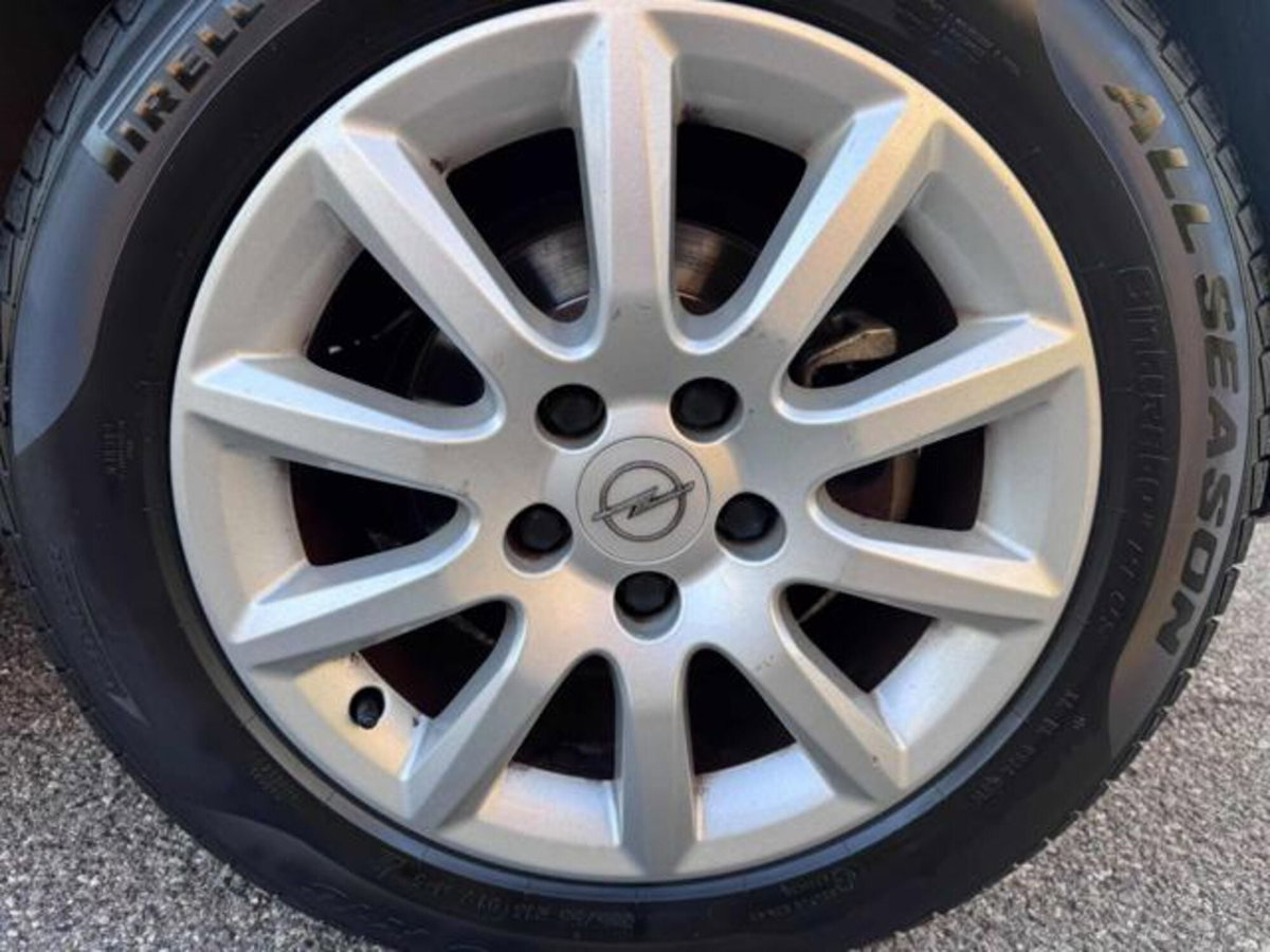 Opel Astra 1.6 16V Twinport 5 porte Cosmo (13)