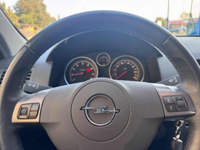 Opel Astra 1.6 16V Twinport 5 porte Cosmo (17)