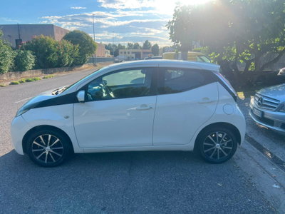 Toyota Aygo 1.0 VVT-i 69 CV 5 porte x-cool MMT usata