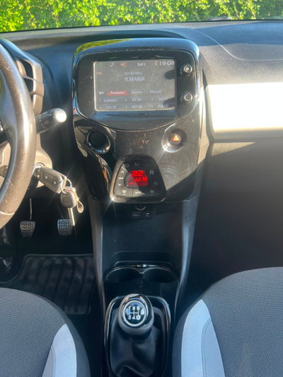 Toyota Aygo 1.0 VVT-i 69 CV 5 porte x-cool MMT (10)