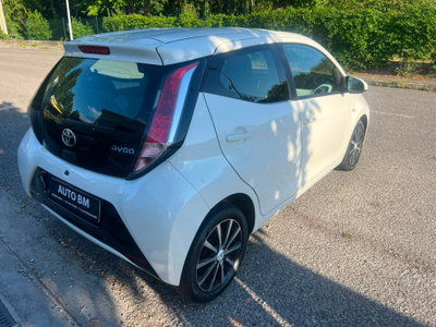 Toyota Aygo 1.0 VVT-i 69 CV 5 porte x-cool MMT (2)