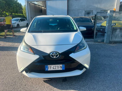 Toyota Aygo 1.0 VVT-i 69 CV 5 porte x-cool MMT (3)