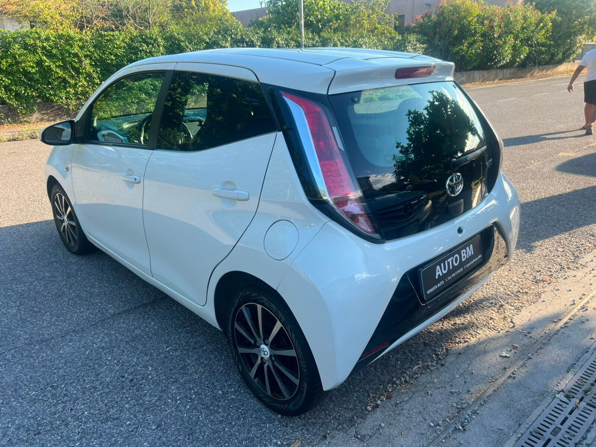 Toyota Aygo 1.0 VVT-i 69 CV 5 porte x-cool MMT (4)