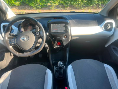 Toyota Aygo 1.0 VVT-i 69 CV 5 porte x-cool MMT (9)