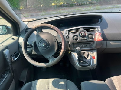 Renault Scenic E-Tech Electric 1.5 dCi/100CV Confort Authentique (7)