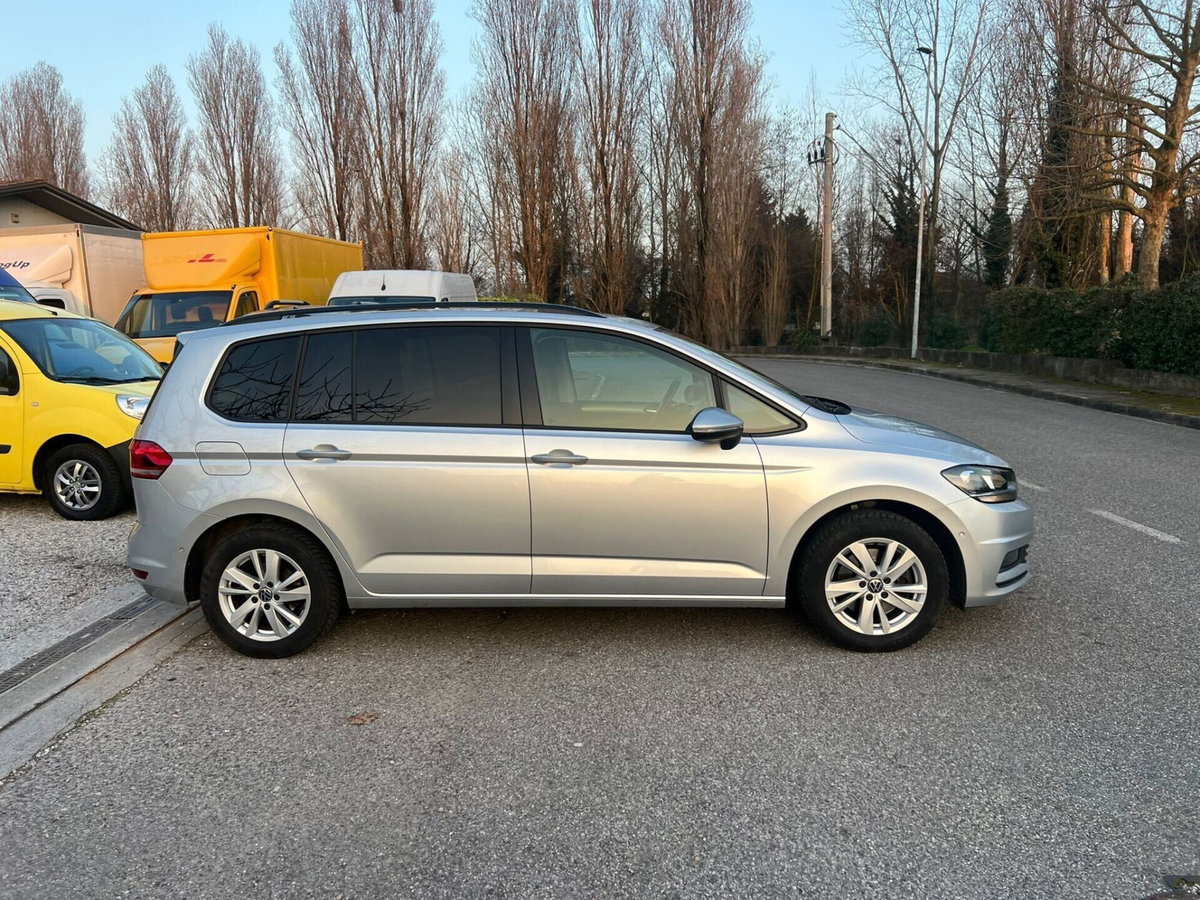 Volkswagen Touran 2.0 TDI 150 CV SCR DSG Business BlueMotion Technology (10)