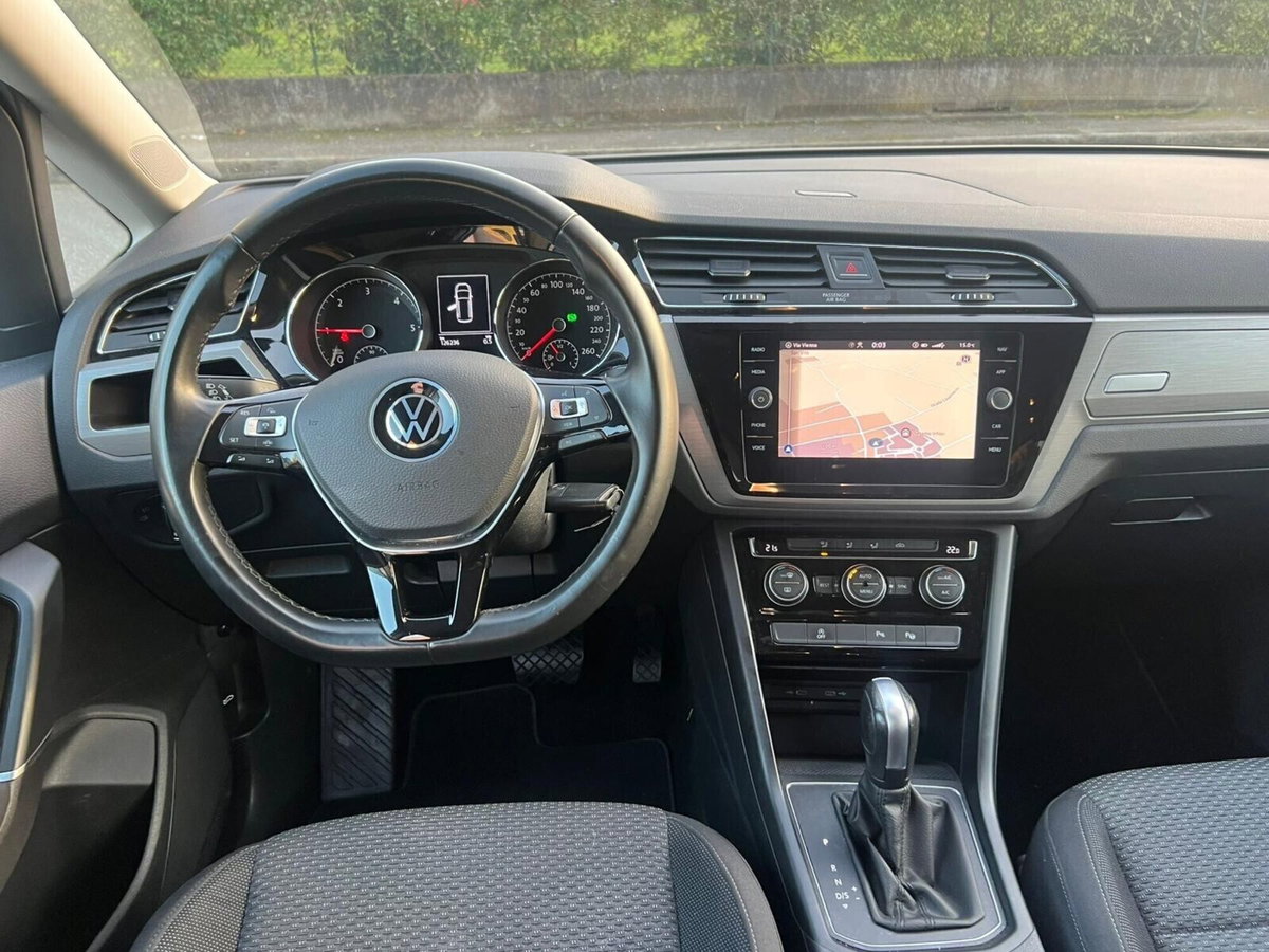 Volkswagen Touran 2.0 TDI 150 CV SCR DSG Business BlueMotion Technology (14)