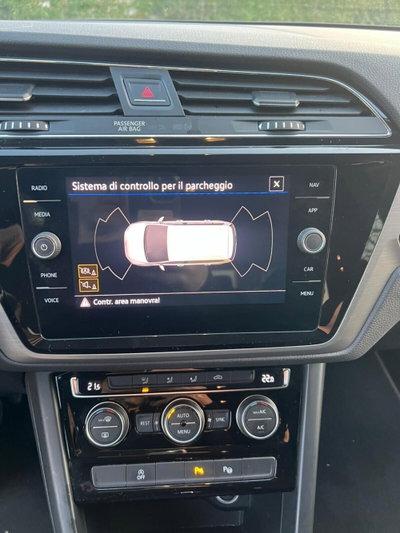 Volkswagen Touran 2.0 TDI 150 CV SCR DSG Business BlueMotion Technology (17)