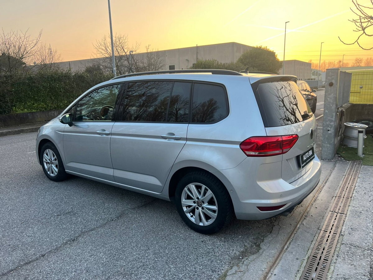 Volkswagen Touran 2.0 TDI 150 CV SCR DSG Business BlueMotion Technology (7)