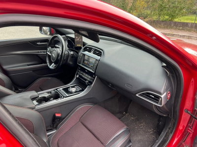 Jaguar XE 2.0 D Turbo 180CV aut. Pure (10)