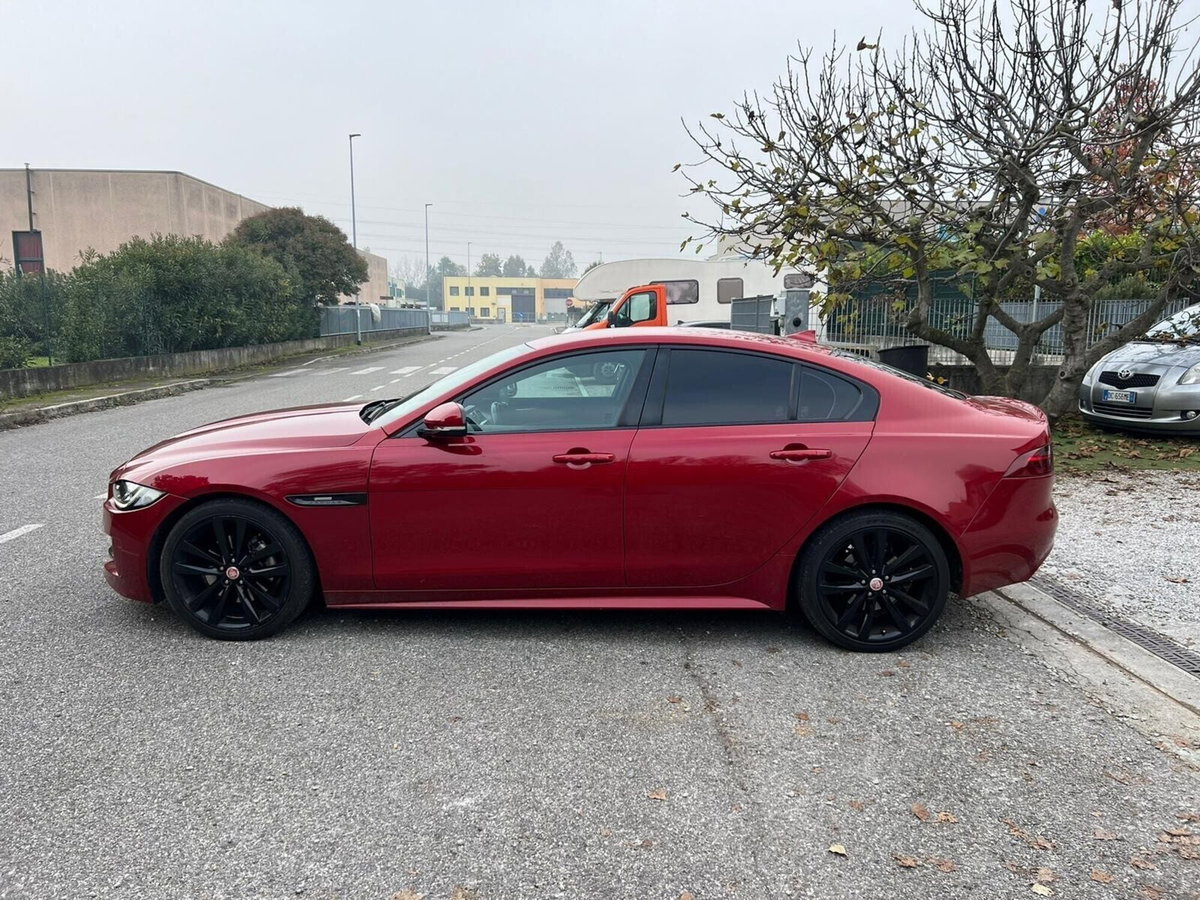 Jaguar XE 2.0 D Turbo 180CV aut. Pure (4)