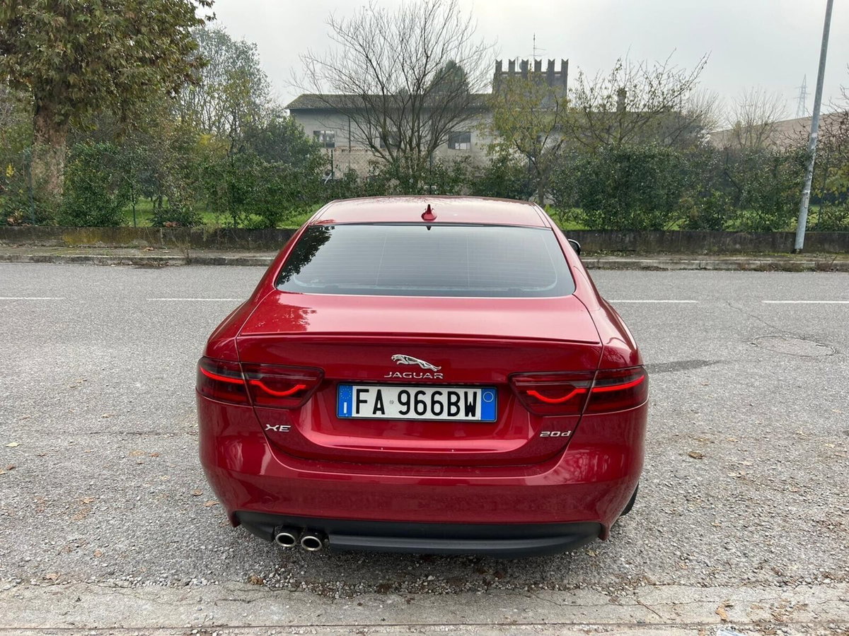 Jaguar XE 2.0 D Turbo 180CV aut. Pure (6)