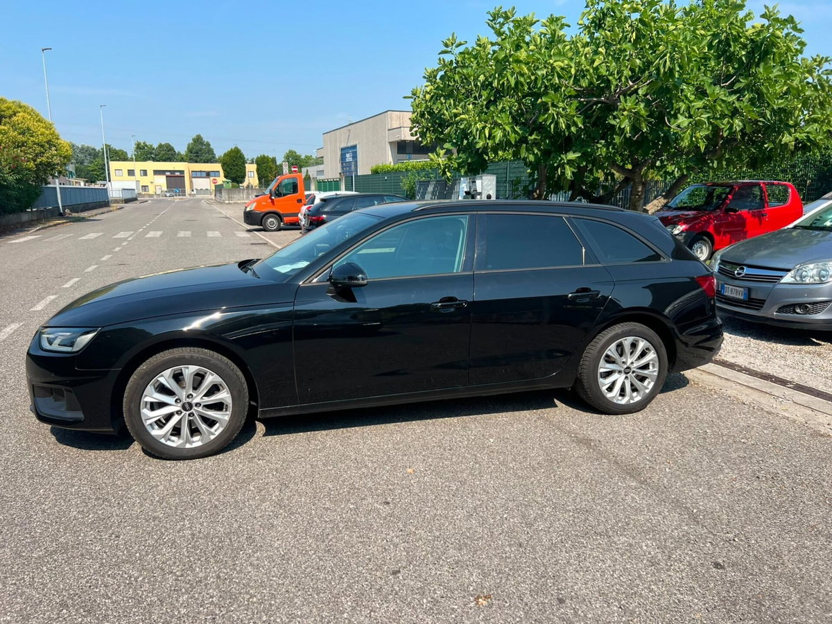 Audi A4 Avant 35 TDI/163 CV S tronic Business Advanced (4)