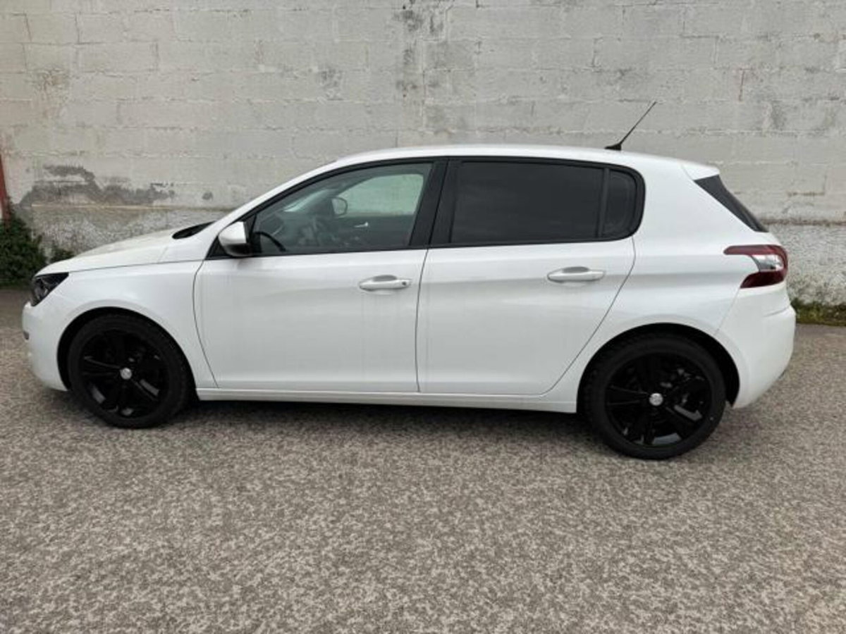Peugeot 308 BlueHDi 120 S&S Allure (2)