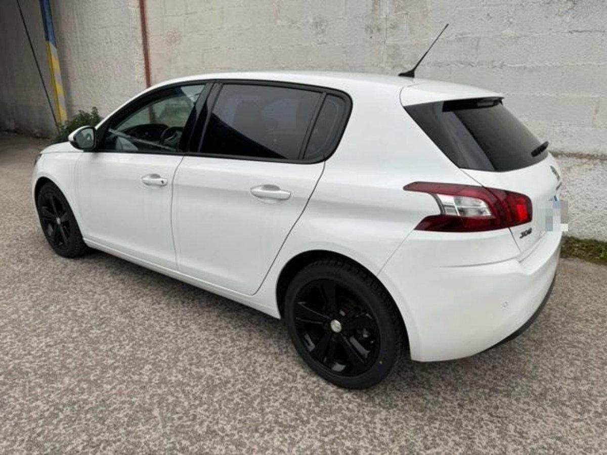 Peugeot 308 BlueHDi 120 S&S Allure (3)