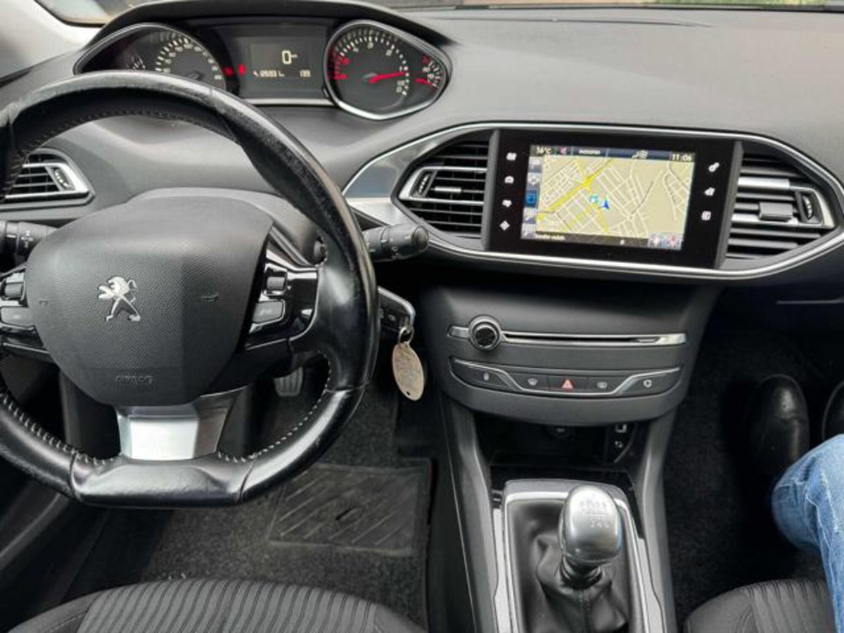Peugeot 308 BlueHDi 120 S&S Allure (4)