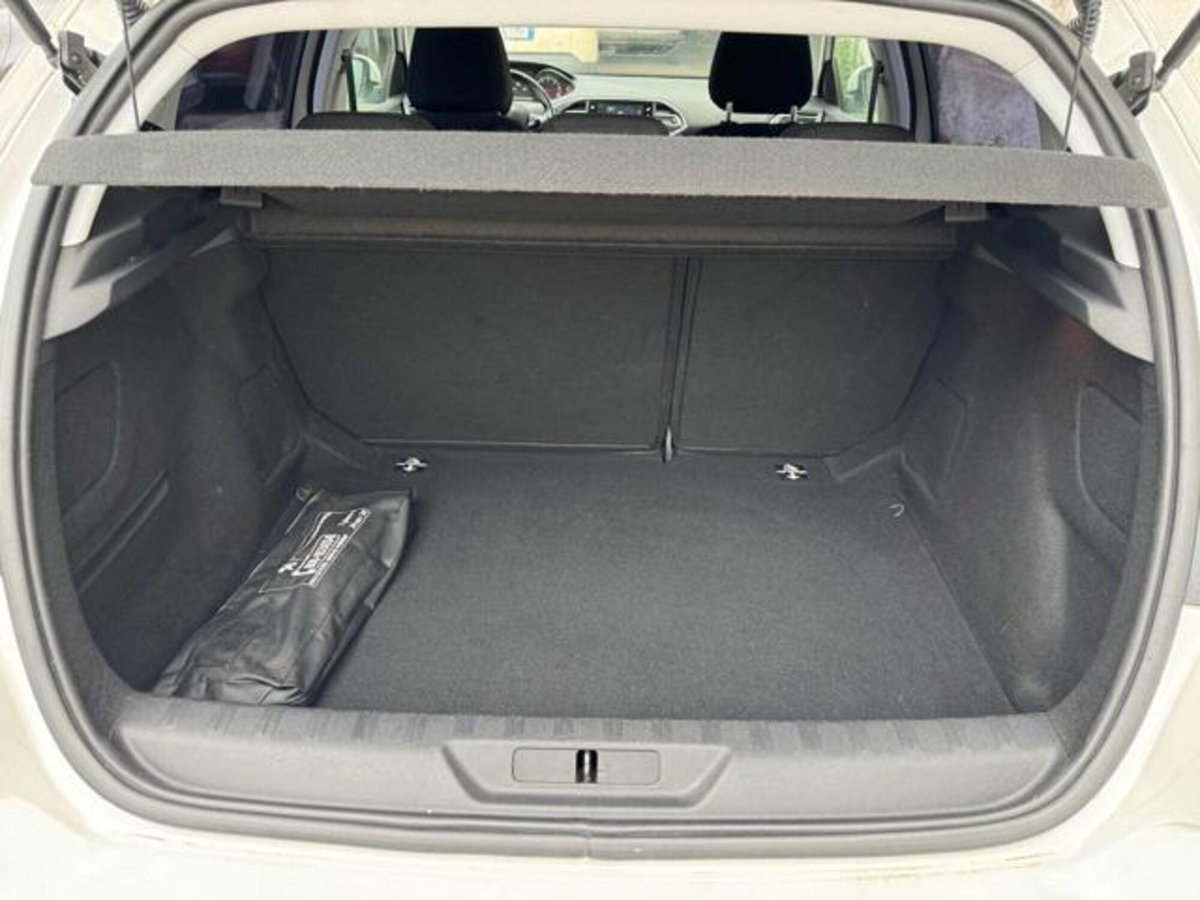 Peugeot 308 BlueHDi 120 S&S Allure (7)