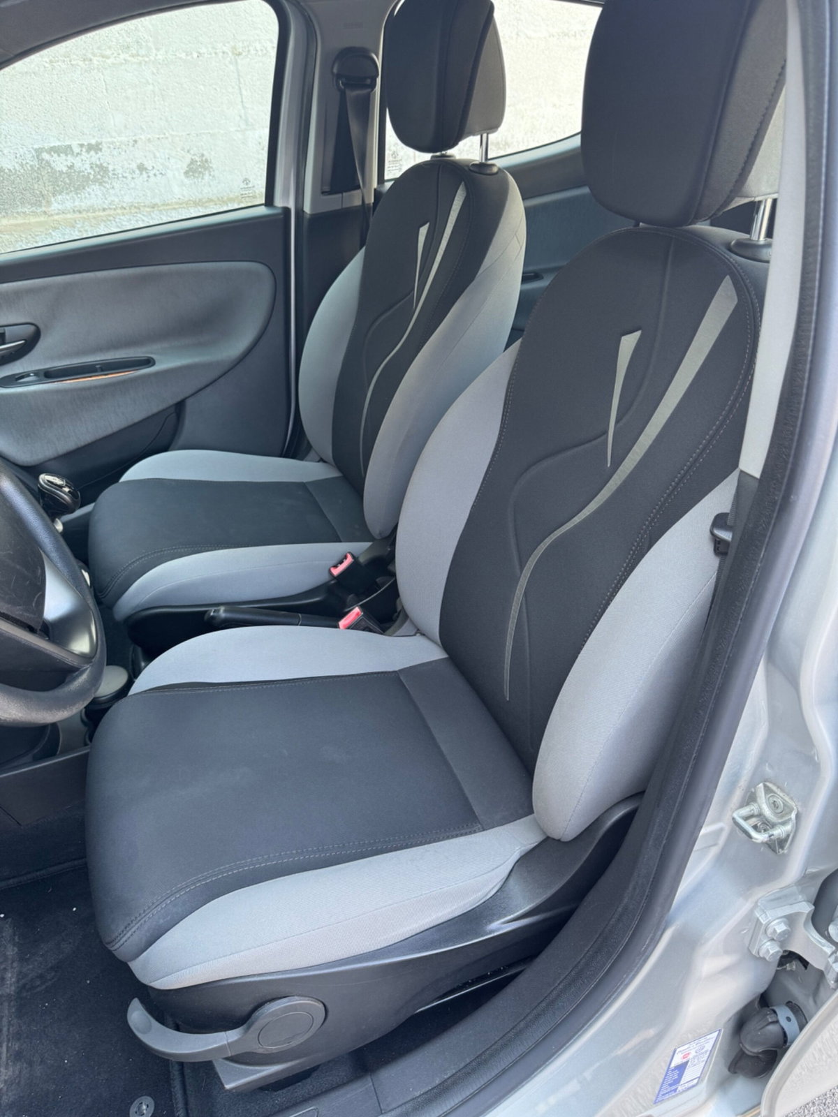 Lancia Ypsilon 0.9 TwinAir 85 CV 5 porte Metano Ecochic Elefantino (6)