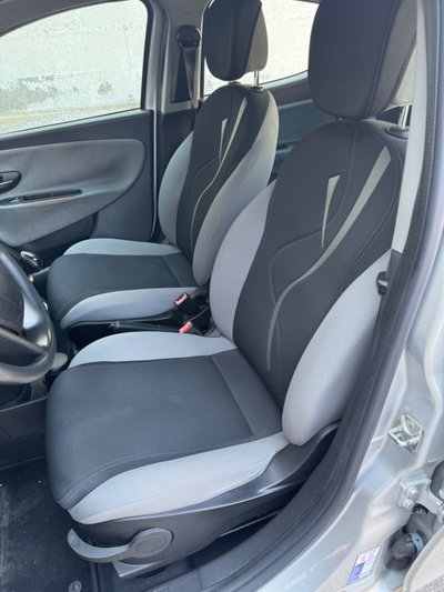 Lancia Ypsilon 0.9 TwinAir 85 CV 5 porte Metano Ecochic Elefantino (6)