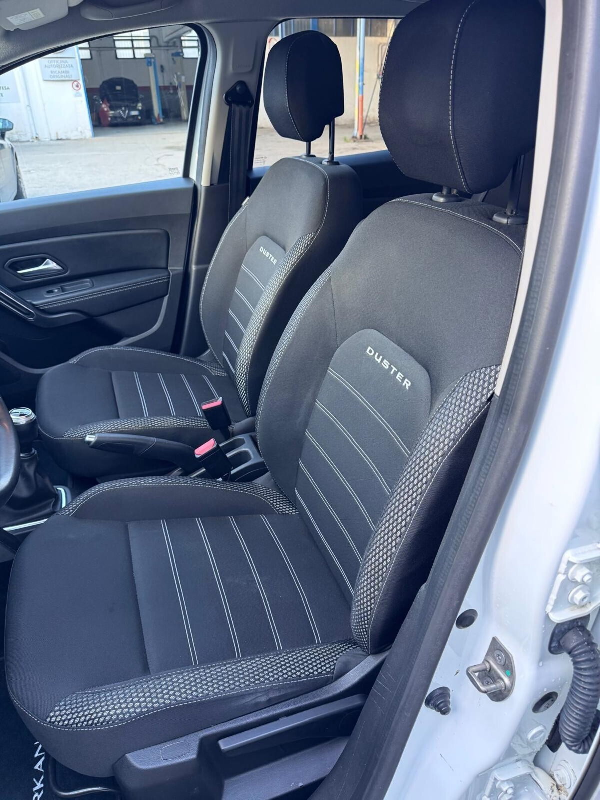 Dacia Duster 1.6 SCe GPL 4x2 Prestige (9)