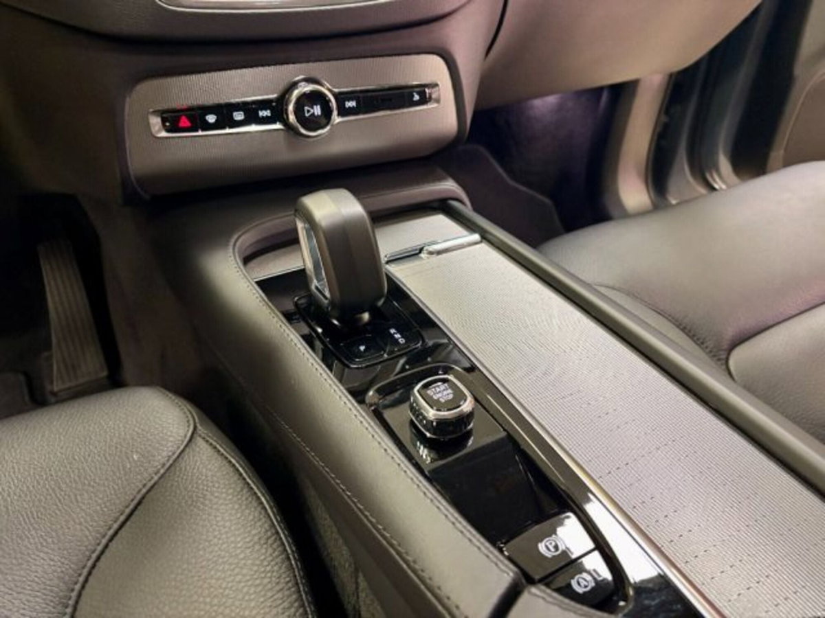 Volvo XC90 B5 (d) AWD automatico 7 posti Ultimate Dark (12)