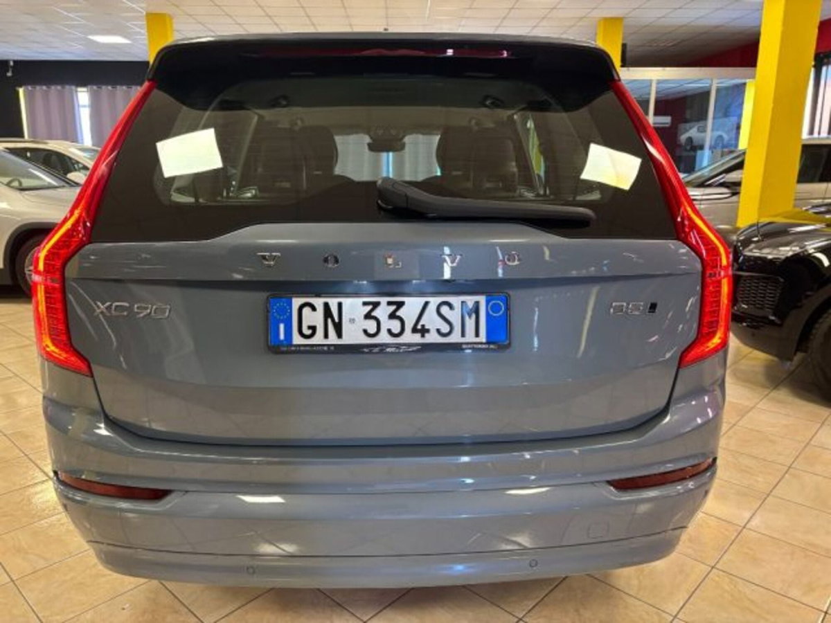 Volvo XC90 B5 (d) AWD automatico 7 posti Ultimate Dark (4)