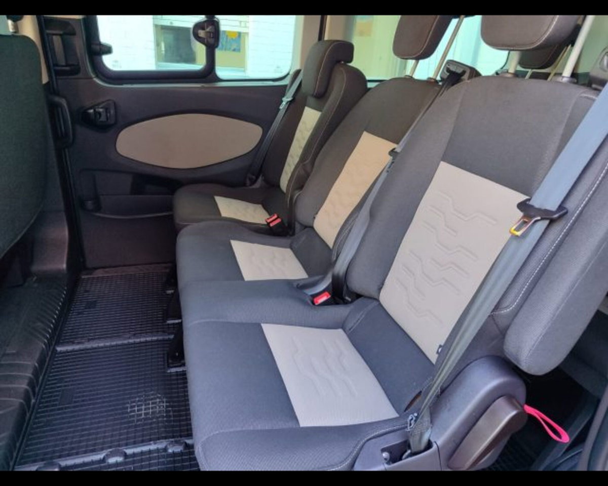 Ford Tourneo Custom 310 2.0 TDCi 130CV PC Titanium (14)